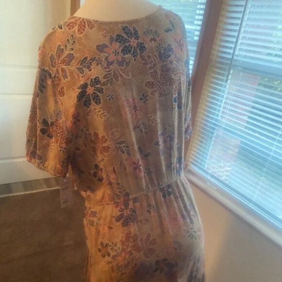 SO Floral Faux Wrap V-neck dress, size XXL - Picture 3 of 5